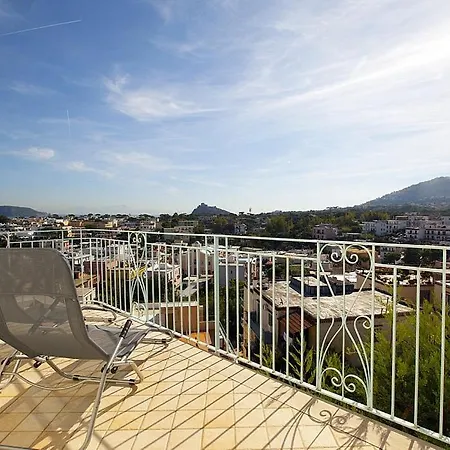 Ischia Sleeps 4 Air Con Wifi Apartment
